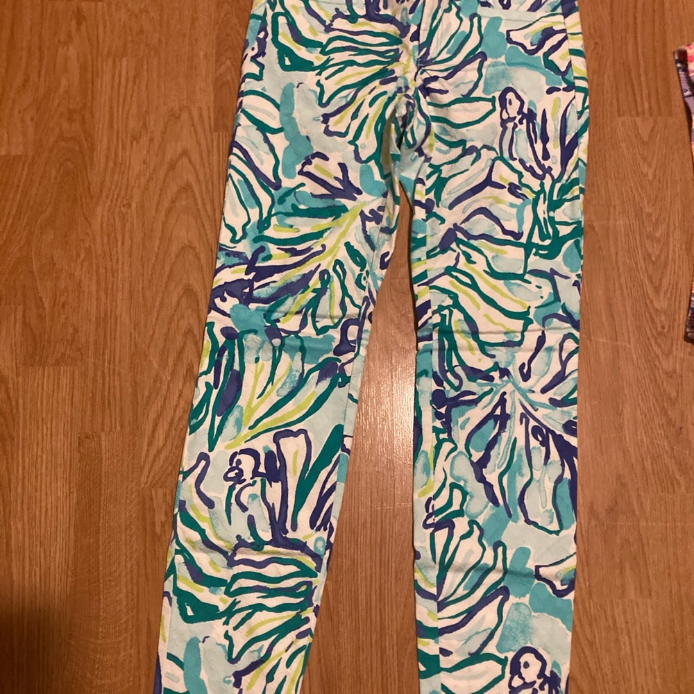 I have several pieces of Lilly Pulitzer short range from size 0 to 00